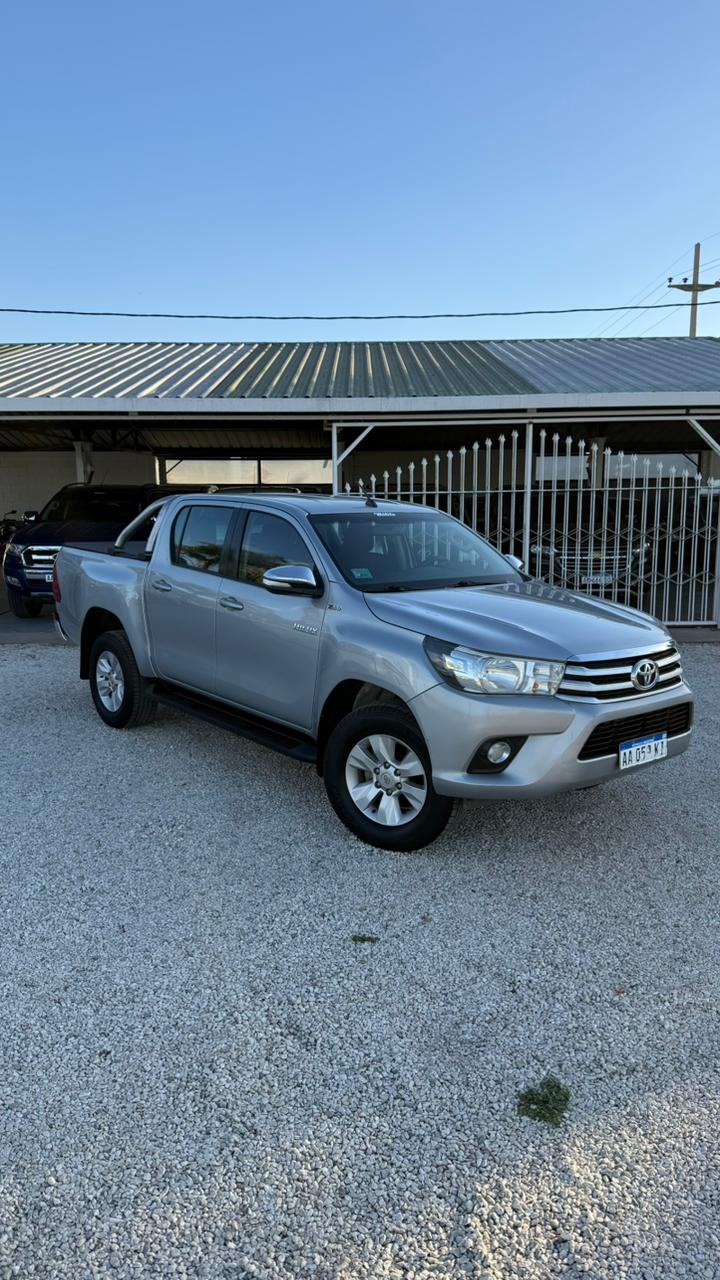 TOYOTA - HILUX  - SRV 2.8 4X2 MANUAL  - 2016